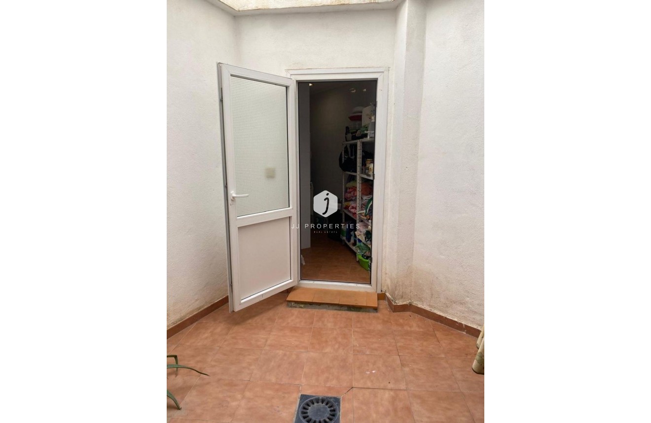 Tweedehands - Villa -
Torrevieja - Centro - Muelle Pesquero