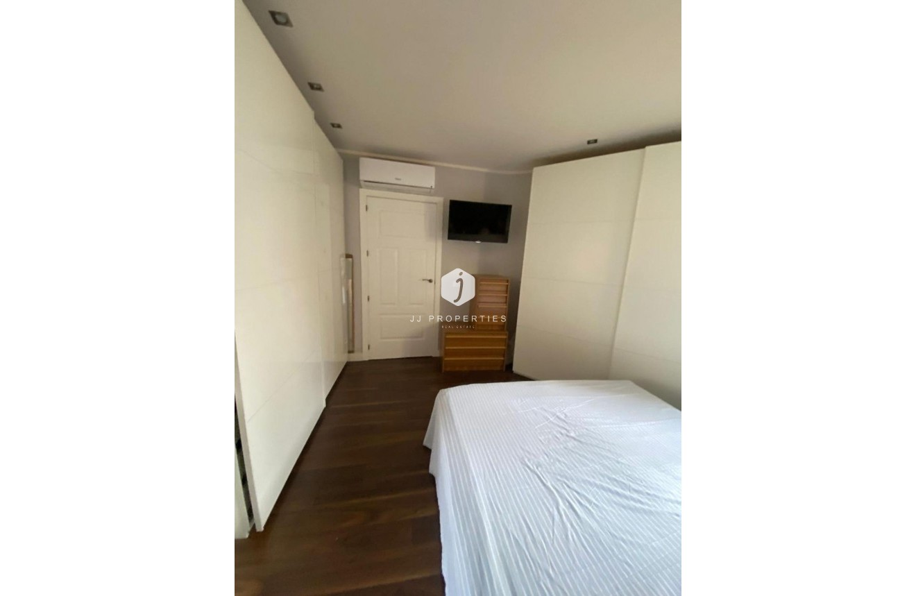 Tweedehands - Villa -
Torrevieja - Centro - Muelle Pesquero