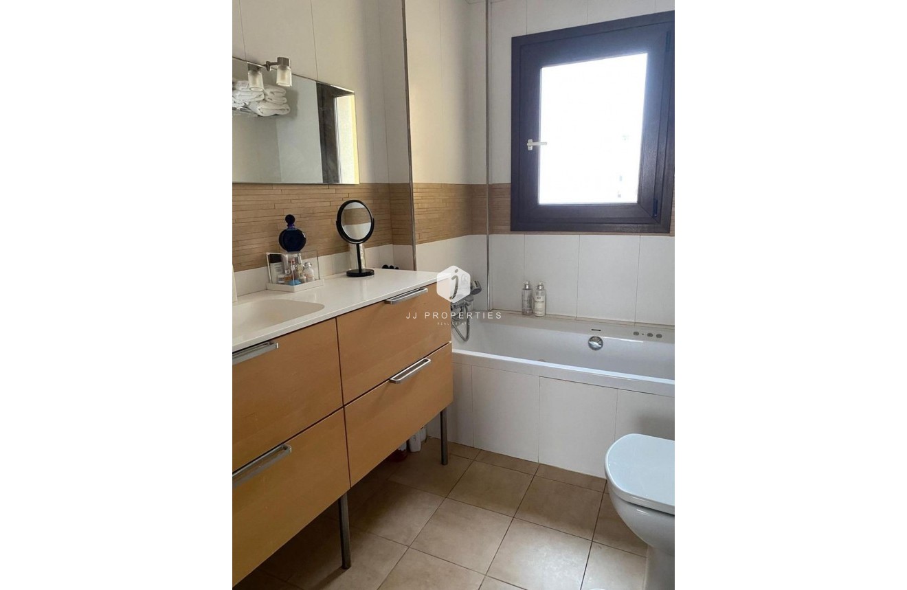 Tweedehands - Villa -
Torrevieja - Centro - Muelle Pesquero