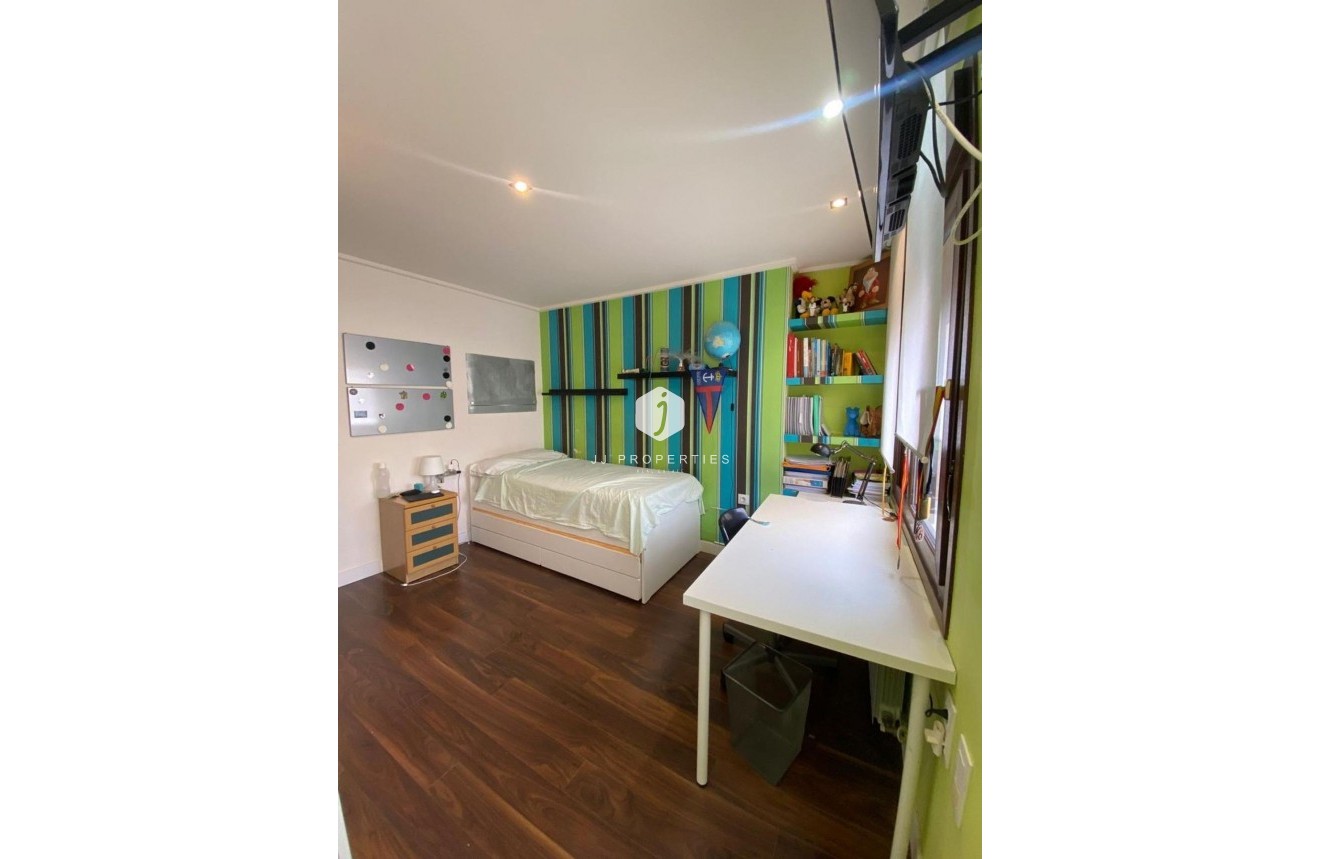 Tweedehands - Villa -
Torrevieja - Centro - Muelle Pesquero