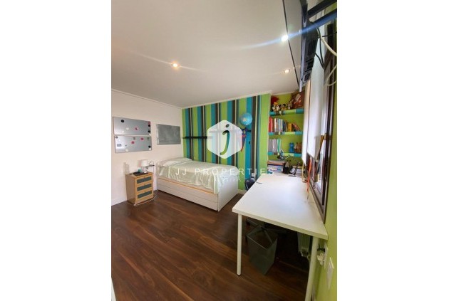 Tweedehands - Villa -
Torrevieja - Centro - Muelle Pesquero