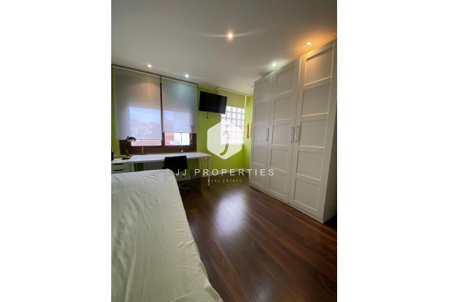 Tweedehands - Villa -
Torrevieja - Centro - Muelle Pesquero