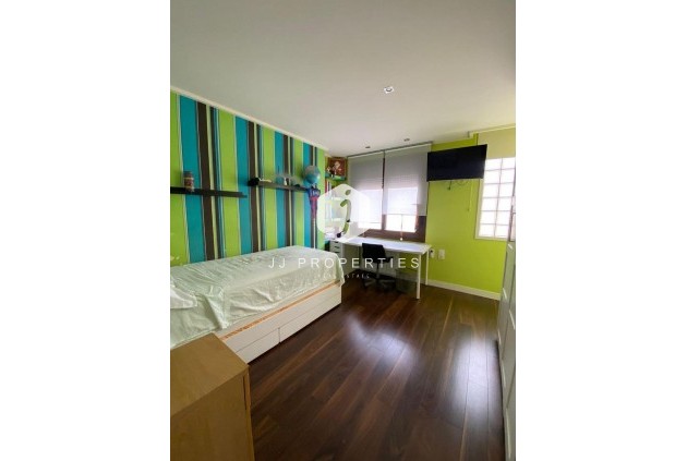 Tweedehands - Villa -
Torrevieja - Centro - Muelle Pesquero