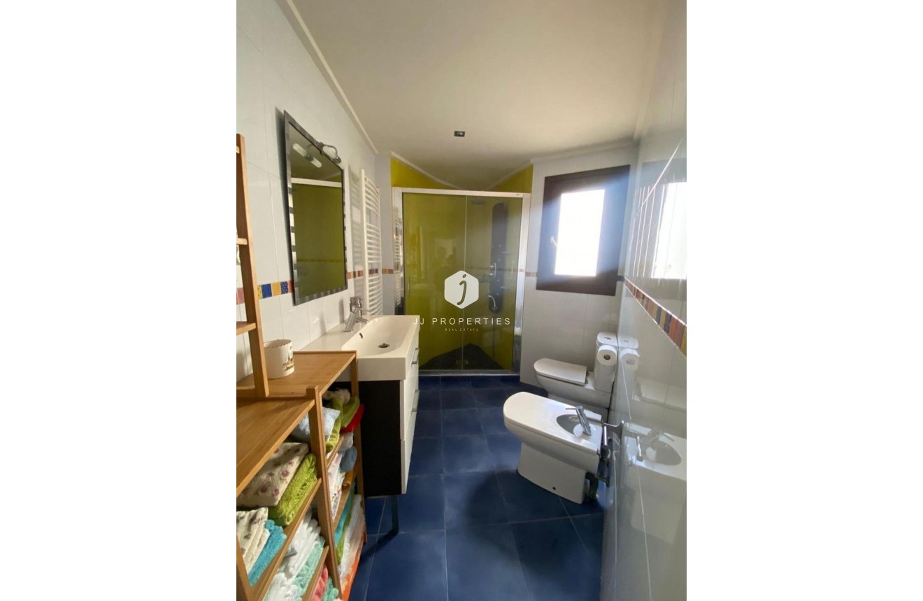 Tweedehands - Villa -
Torrevieja - Centro - Muelle Pesquero