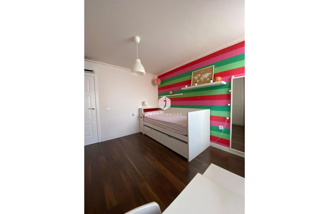 Tweedehands - Villa -
Torrevieja - Centro - Muelle Pesquero