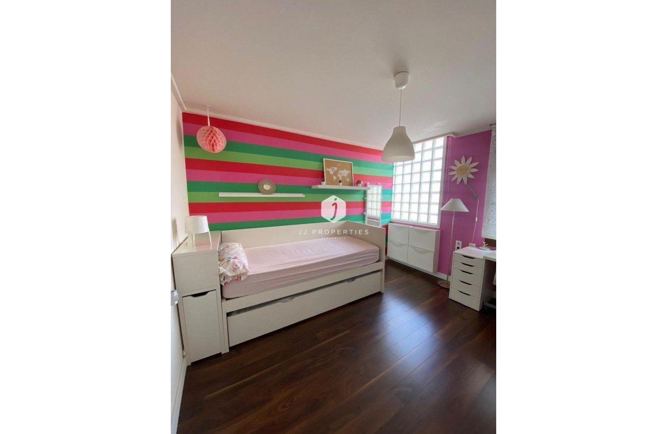 Tweedehands - Villa -
Torrevieja - Centro - Muelle Pesquero