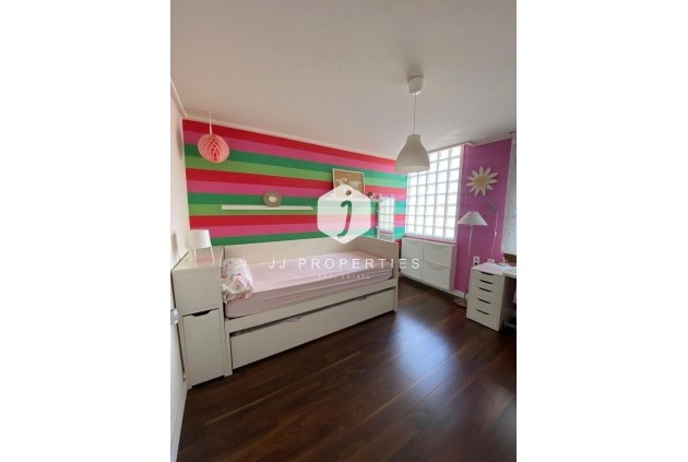 Tweedehands - Villa -
Torrevieja - Centro - Muelle Pesquero