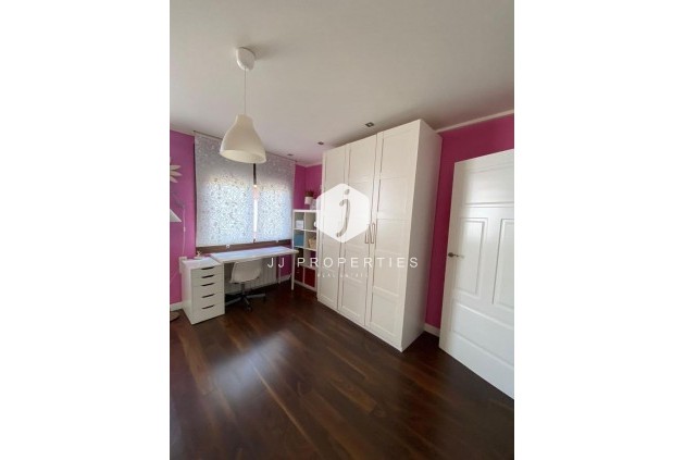 Tweedehands - Villa -
Torrevieja - Centro - Muelle Pesquero