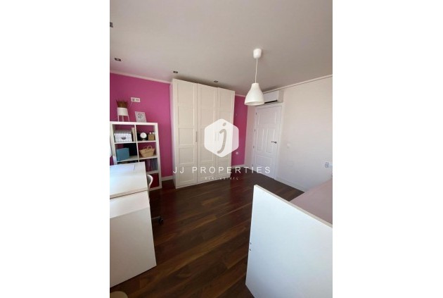 Tweedehands - Villa -
Torrevieja - Centro - Muelle Pesquero