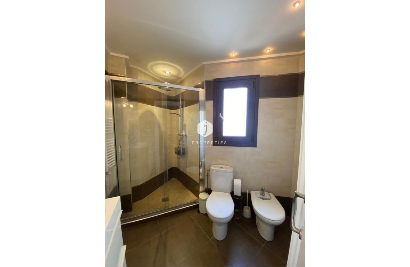 Tweedehands - Villa -
Torrevieja - Centro - Muelle Pesquero