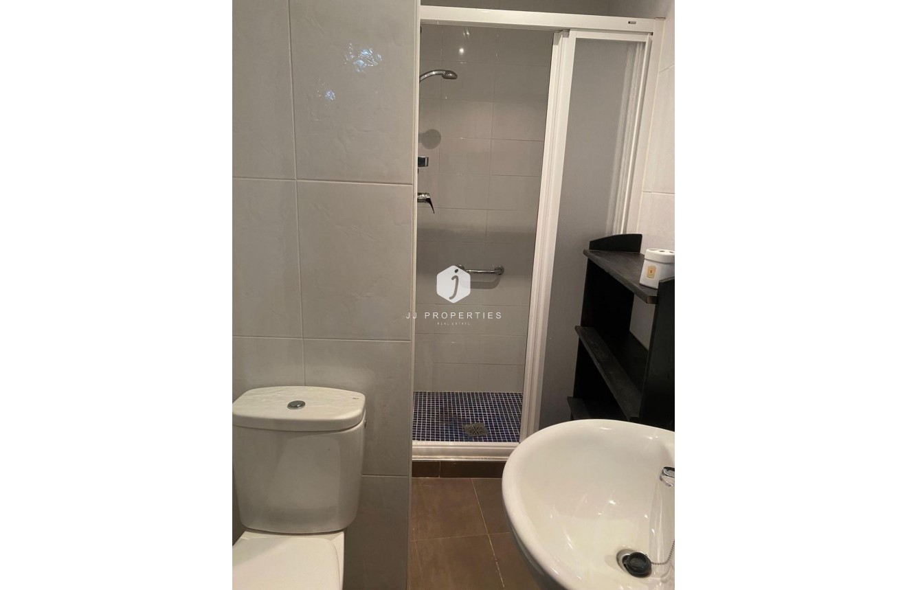 Tweedehands - Villa -
Torrevieja - Centro - Muelle Pesquero