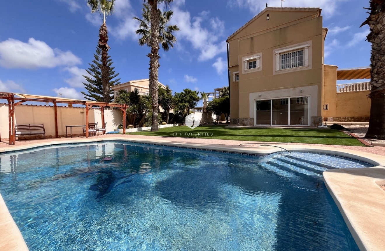 Tweedehands - Villa -
La Zenia - Costa Blanca