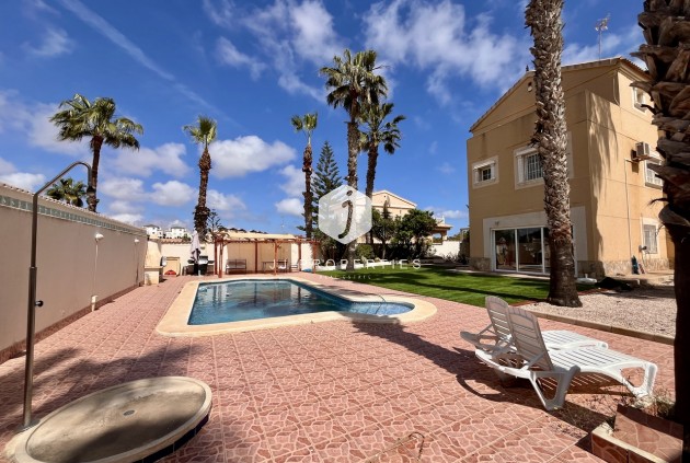 Tweedehands - Villa -
La Zenia - Costa Blanca