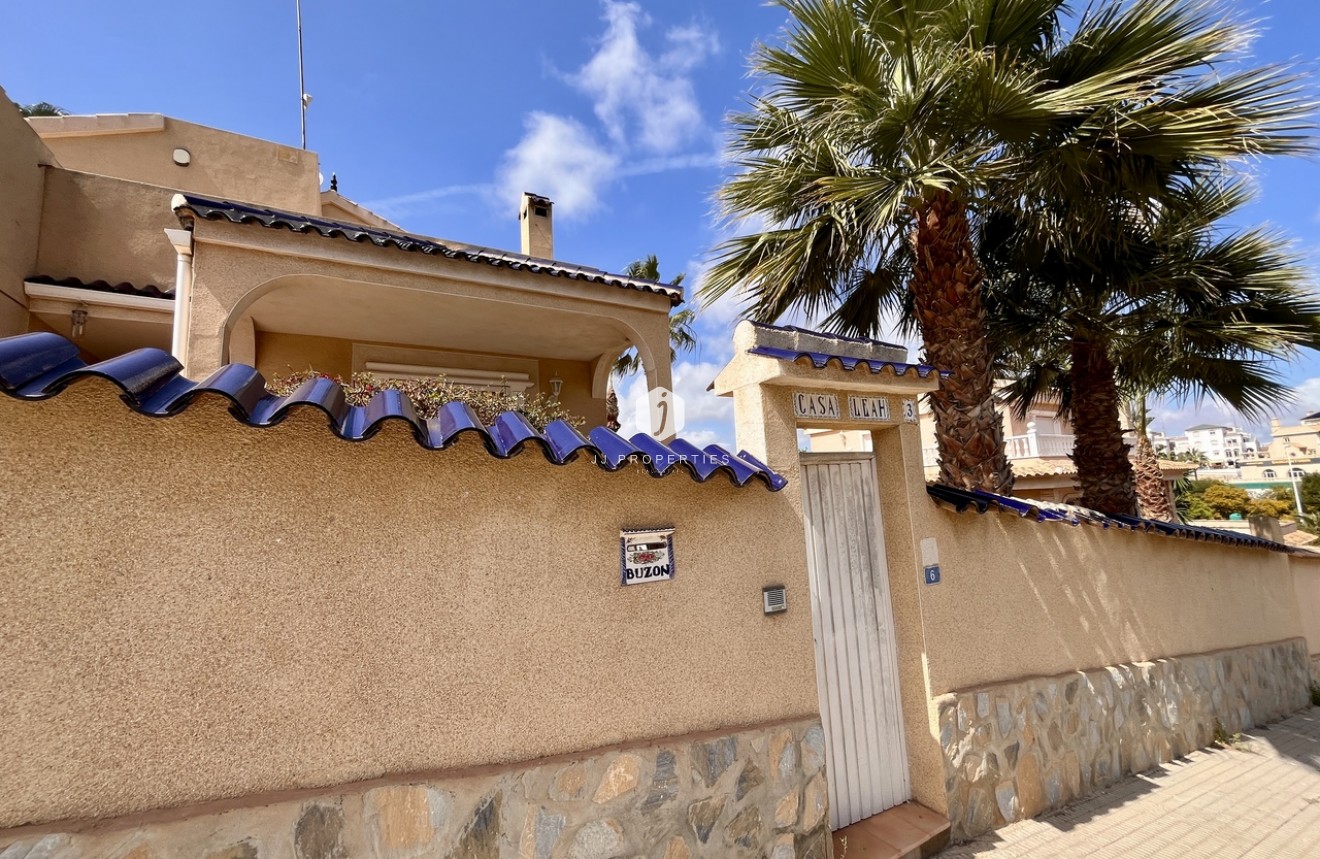 Tweedehands - Villa -
La Zenia - Costa Blanca