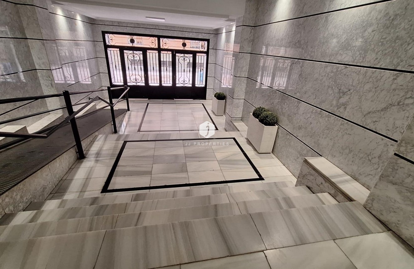 Tweedehands - Appartement / flat -
Torrevieja - Acequion