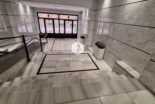 Tweedehands - Appartement / flat -
Torrevieja - Acequion