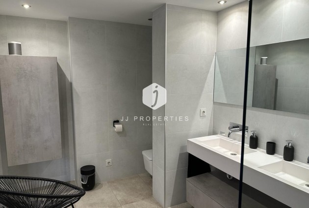 Tweedehands - Penthouse -
Torrevieja - El Acequión - Los Náufragos