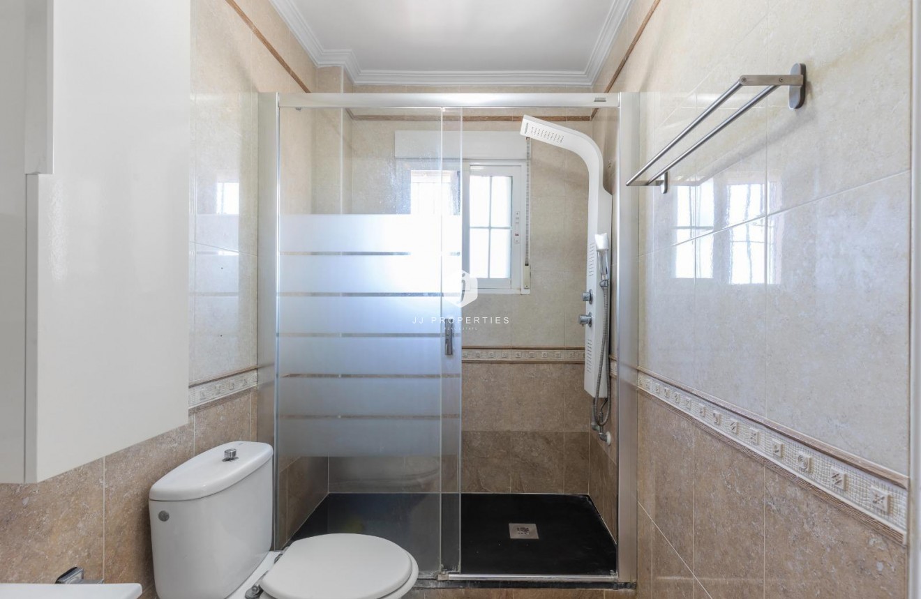 Z drugiej ręki - Szalet -
Orihuela Costa - Lomas De Cabo Roig-los Dolses