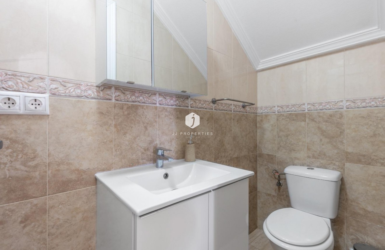 Z drugiej ręki - Szalet -
Orihuela Costa - Lomas De Cabo Roig-los Dolses