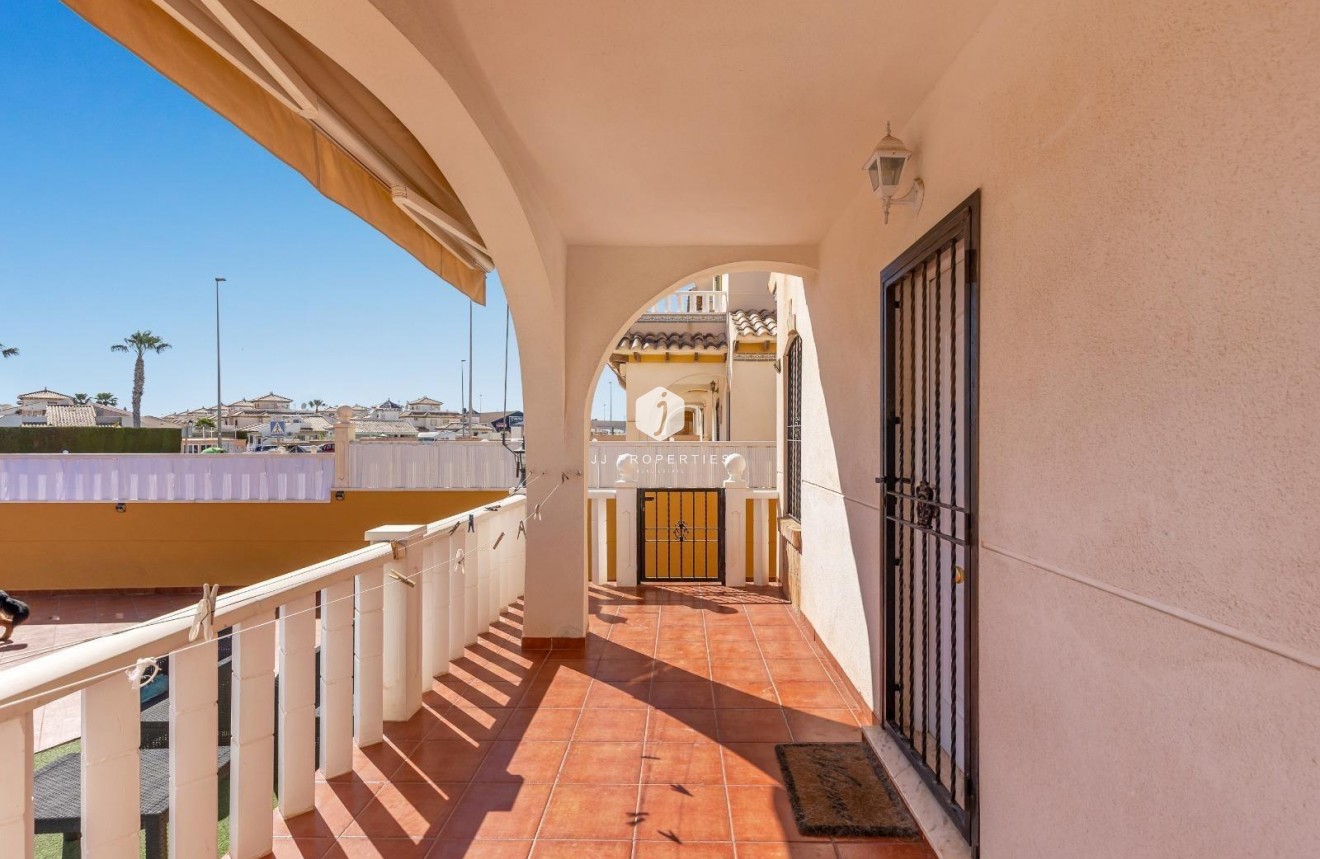 Z drugiej ręki - Szalet -
Orihuela Costa - Lomas De Cabo Roig-los Dolses