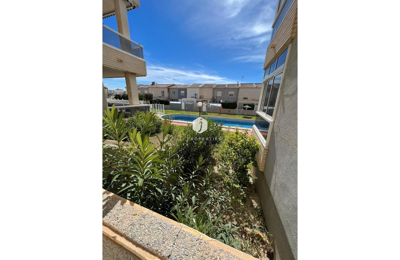 Tweedehands - Appartement / flat -
Torrevieja - aguas nuevas