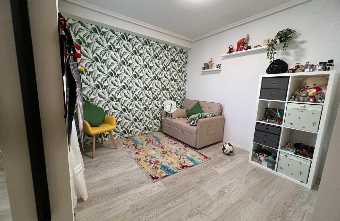 Tweedehands - Appartement / flat -
Torrevieja - aguas nuevas