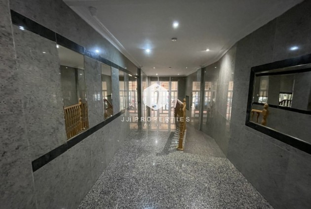 D'occasion - Appartement -
Torrevieja - Costa Blanca