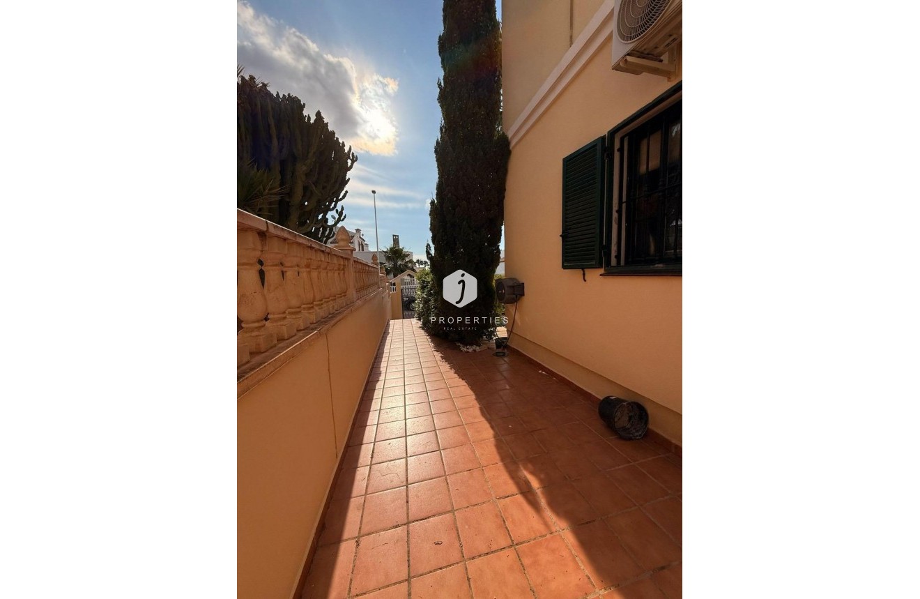 Z drugiej ręki - Villa -
Orihuela Costa - Lomas De Cabo Roig-los Dolses