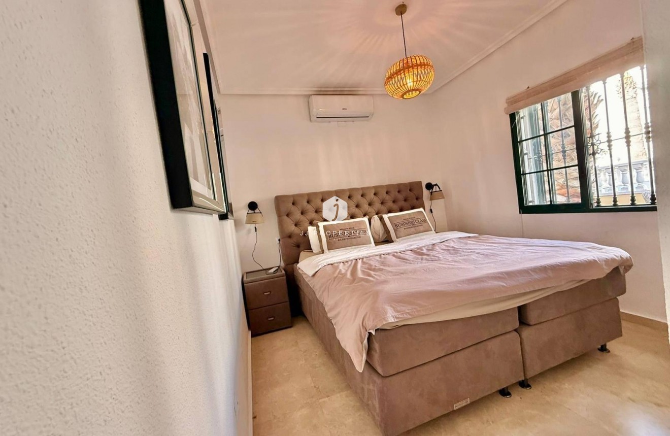 Z drugiej ręki - Villa -
Orihuela Costa - Lomas De Cabo Roig-los Dolses