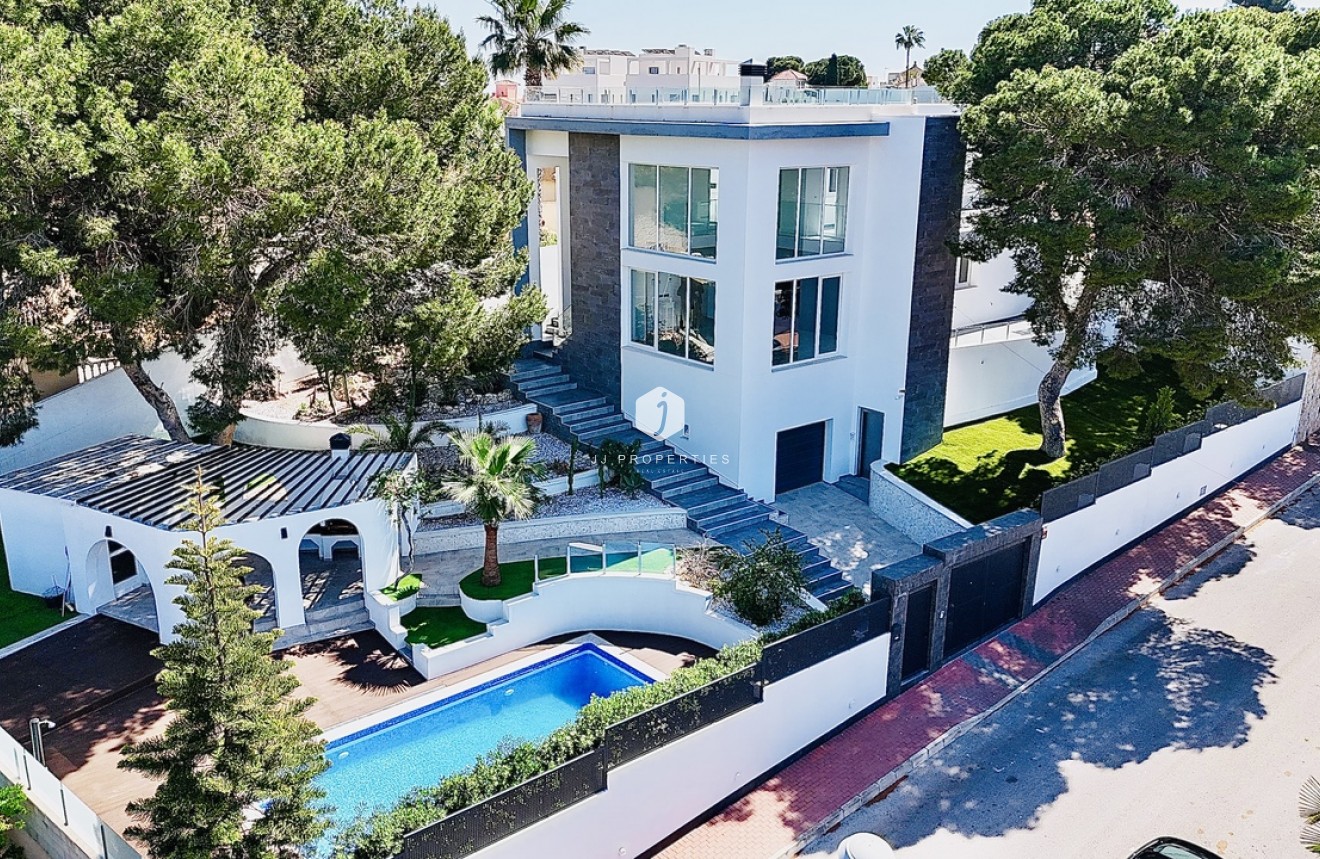 Tweedehands - Villa -
Los Balcones - Costa Blanca