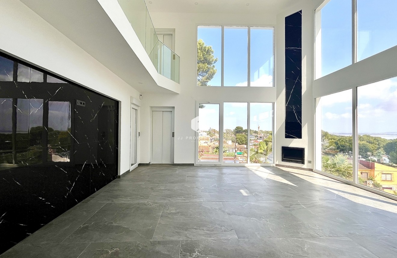 Tweedehands - Villa -
Los Balcones - Costa Blanca