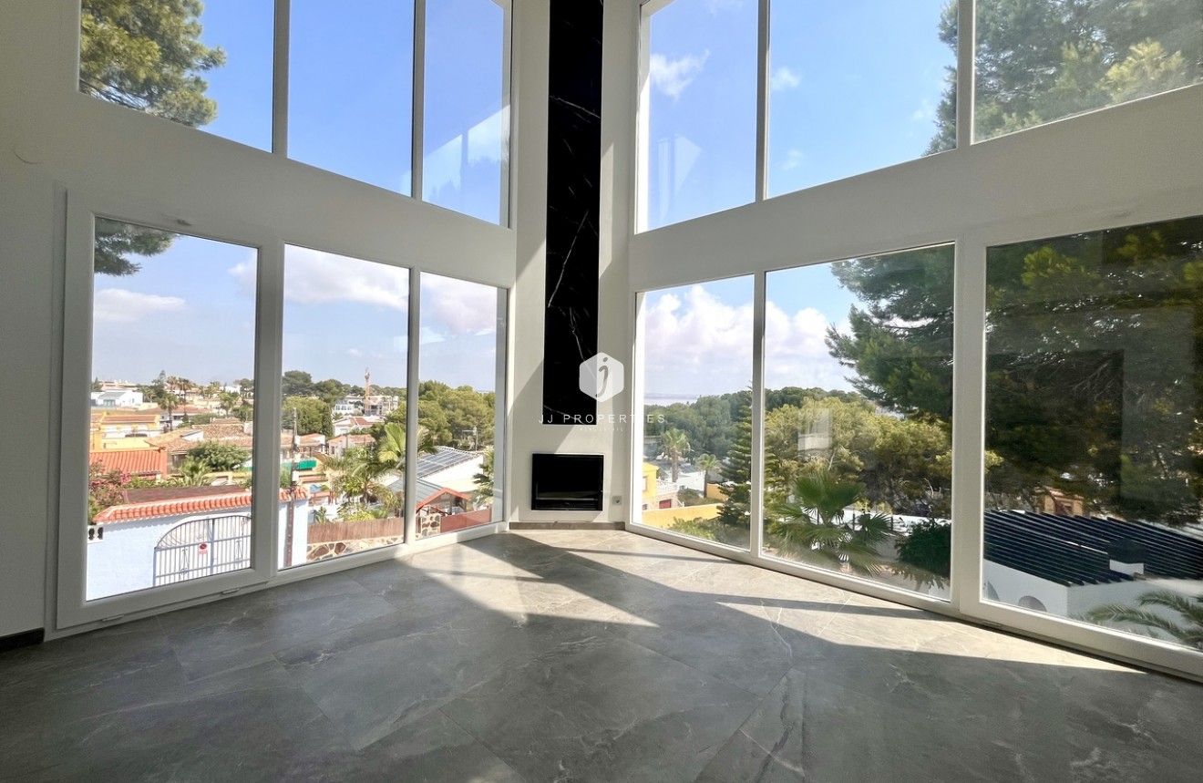 Tweedehands - Villa -
Los Balcones - Costa Blanca