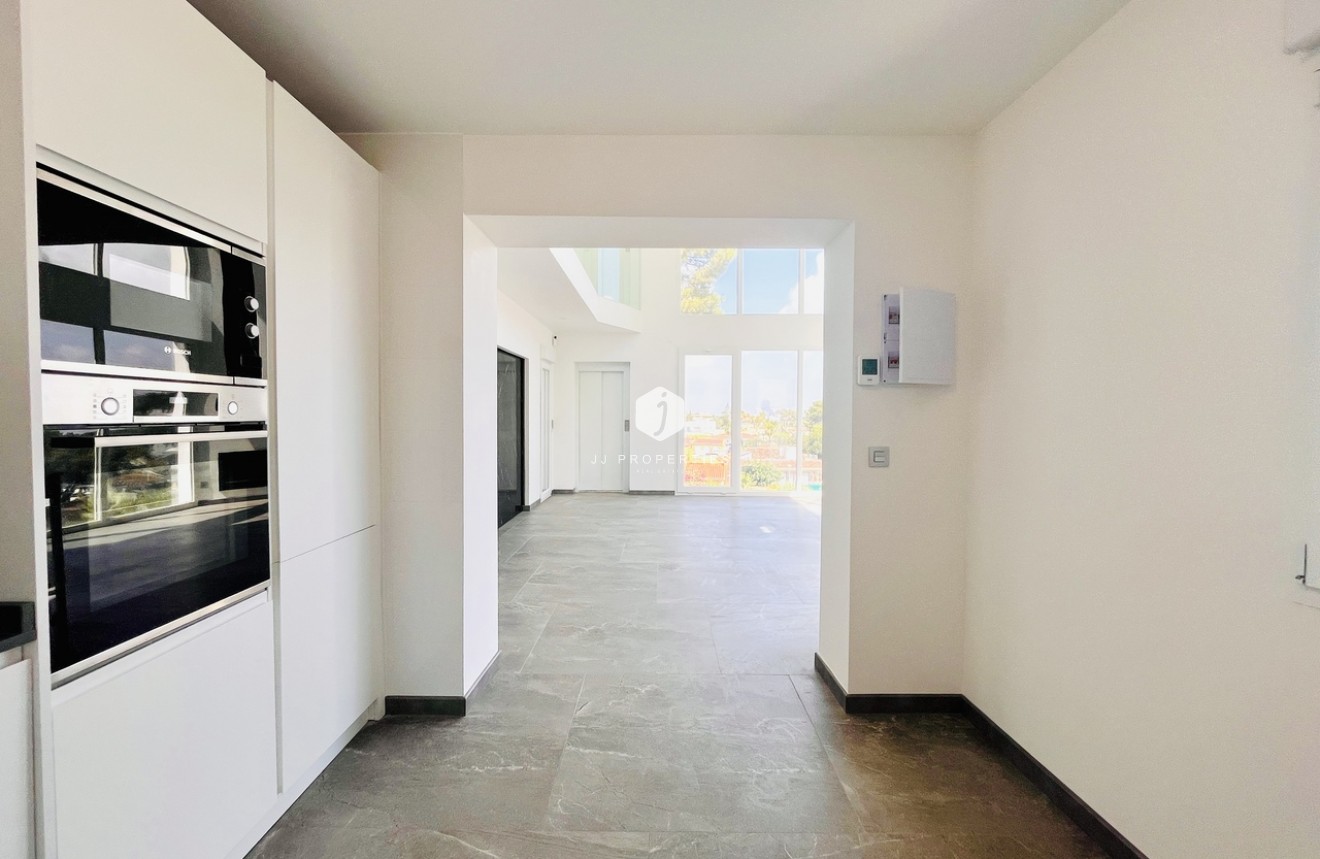 Tweedehands - Villa -
Los Balcones - Costa Blanca