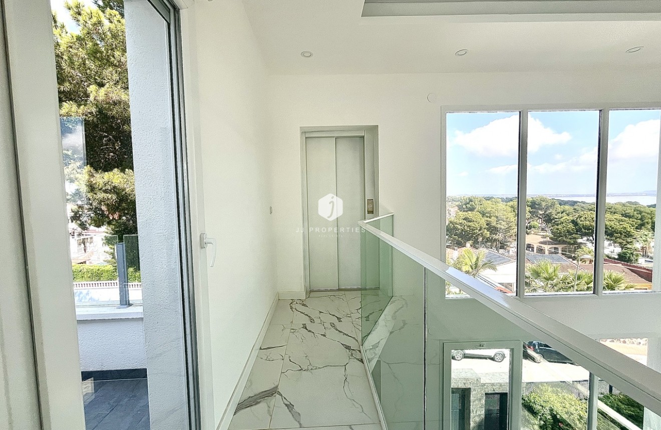 Tweedehands - Villa -
Los Balcones - Costa Blanca