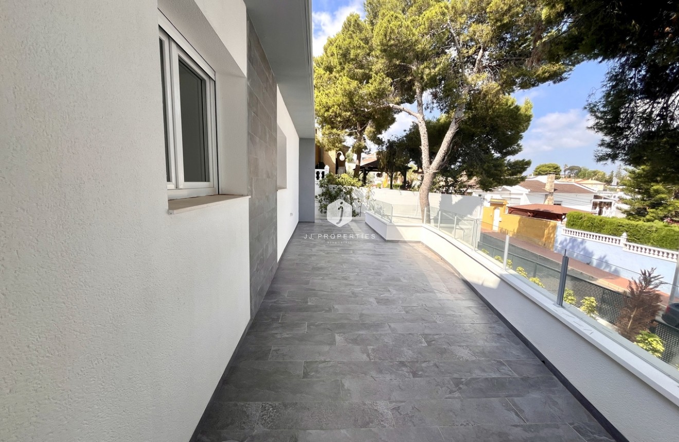 Tweedehands - Villa -
Los Balcones - Costa Blanca
