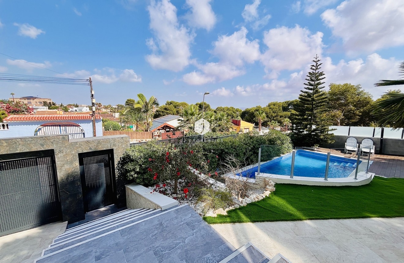 Tweedehands - Villa -
Los Balcones - Costa Blanca