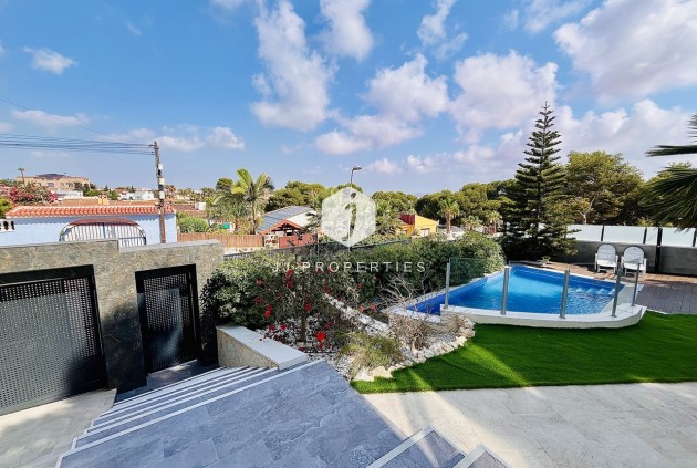 Tweedehands - Villa -
Los Balcones - Costa Blanca