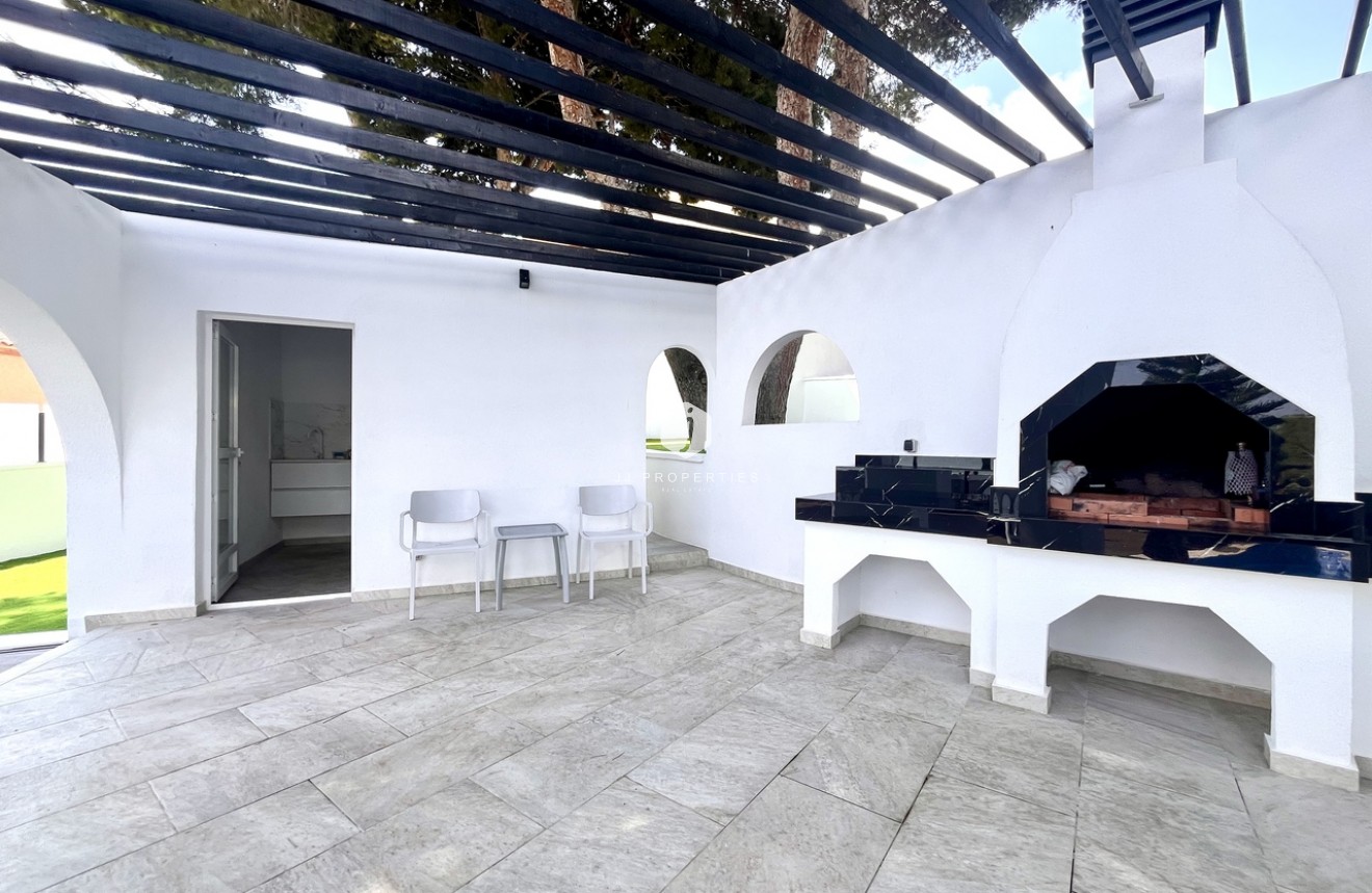 Tweedehands - Villa -
Los Balcones - Costa Blanca