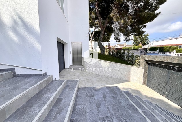 Tweedehands - Villa -
Los Balcones - Costa Blanca