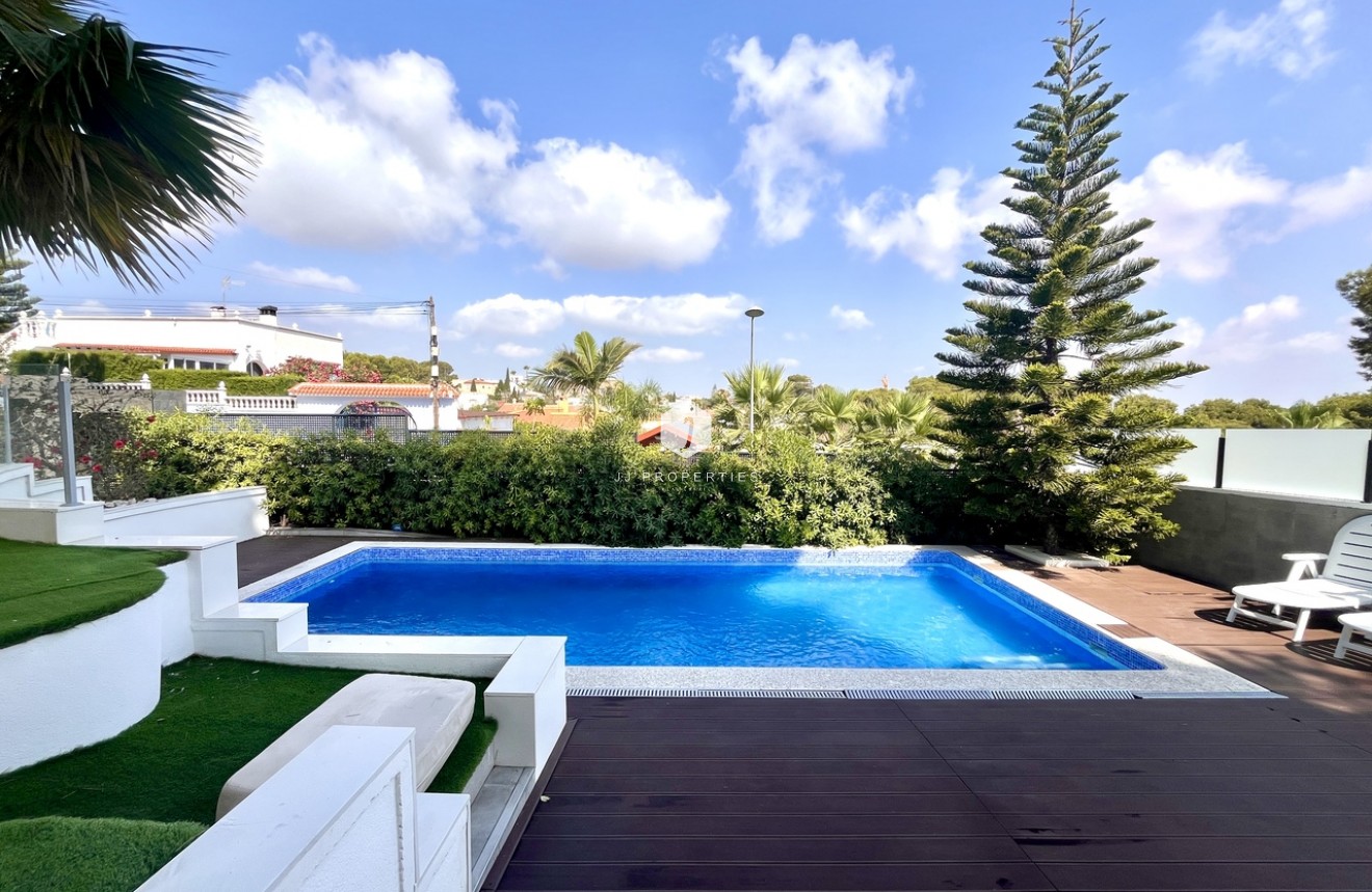 Tweedehands - Villa -
Los Balcones - Costa Blanca