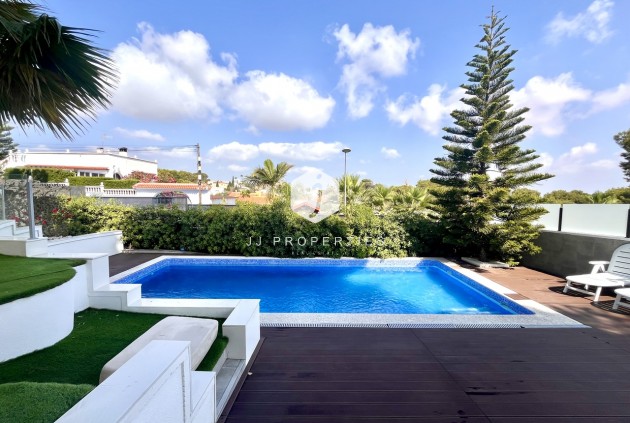 Tweedehands - Villa -
Los Balcones - Costa Blanca