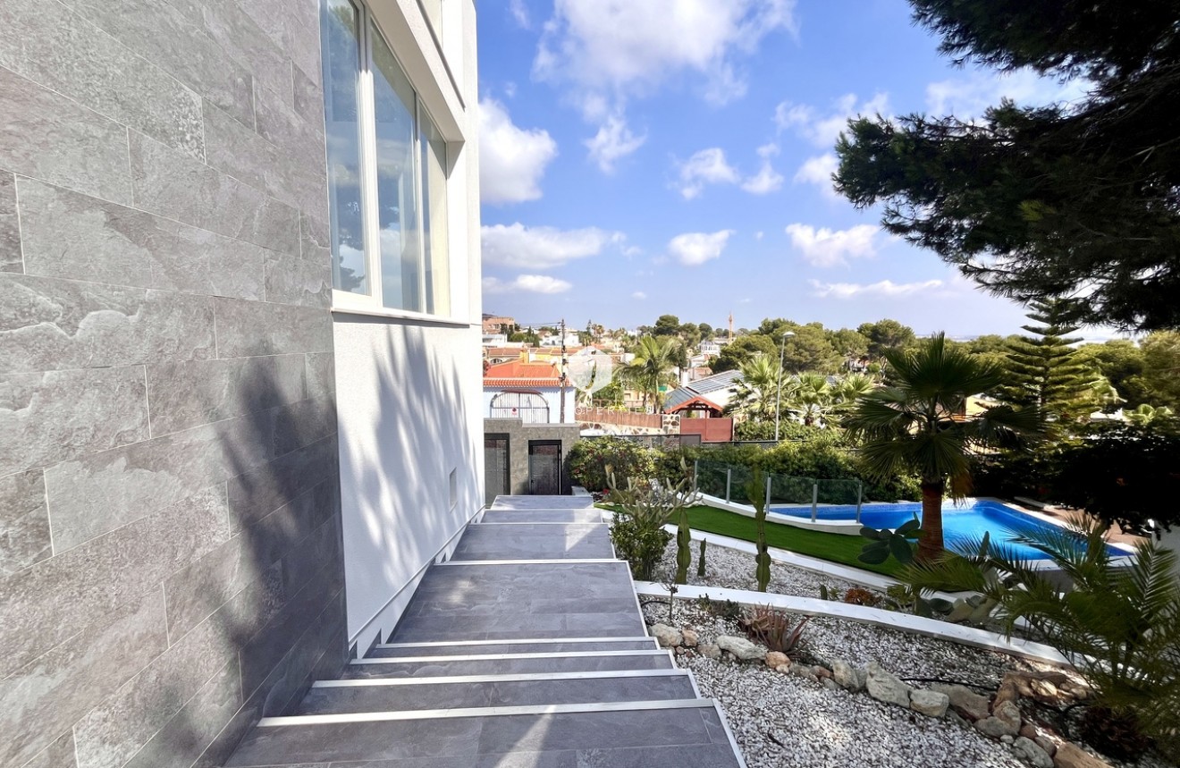 Tweedehands - Villa -
Los Balcones - Costa Blanca