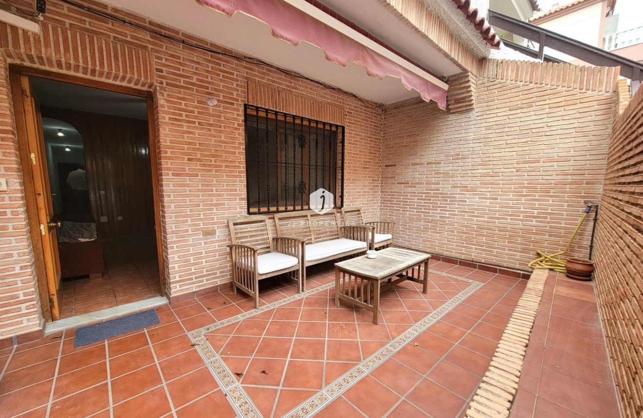 Tweedehands - Bungalow -
Torrevieja - Playa de los Locos