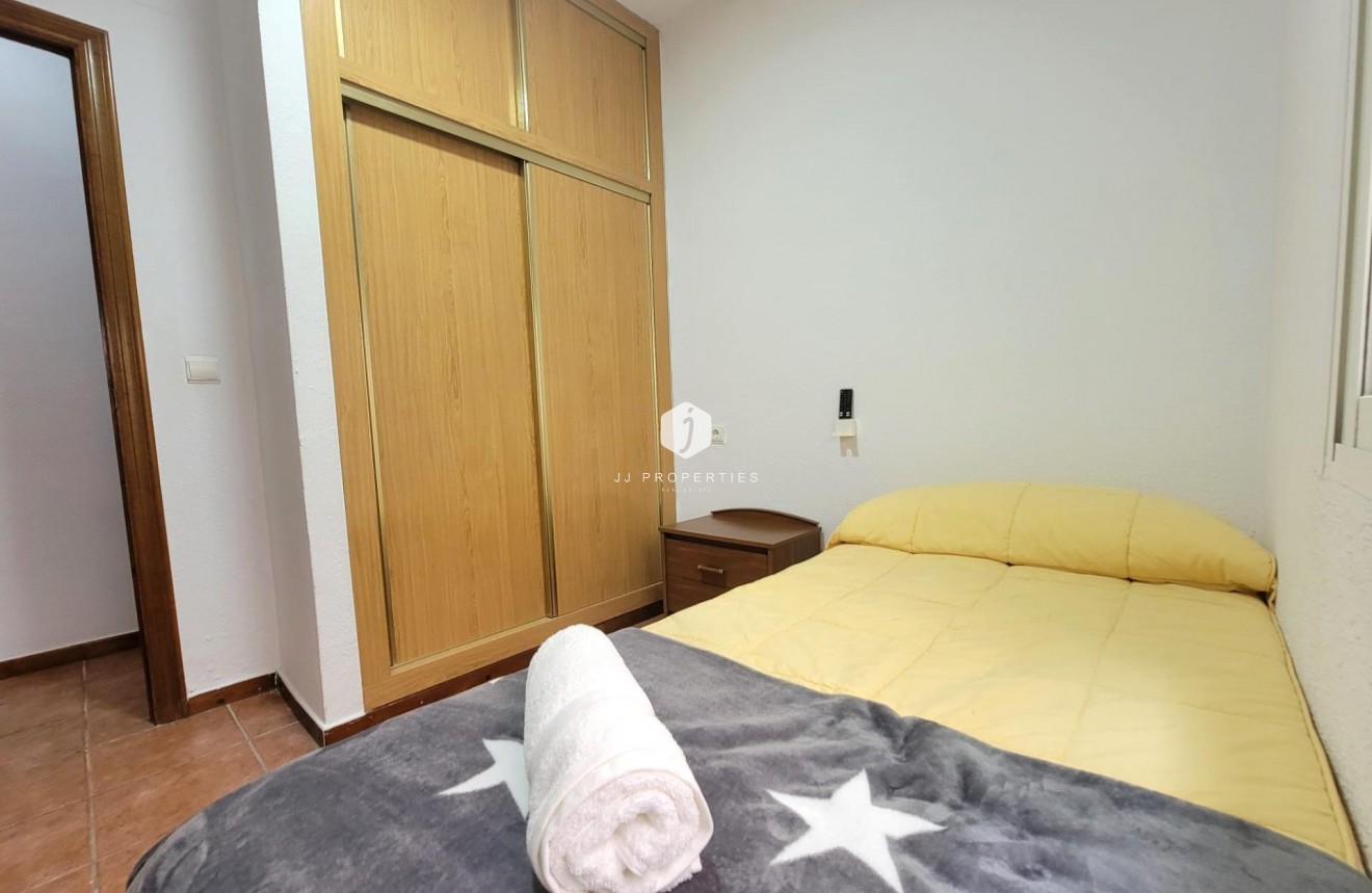 Tweedehands - Bungalow -
Torrevieja - Playa de los Locos