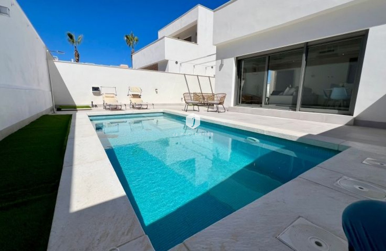 Tweedehands - Villa -
Orihuela Costa - Costa Blanca