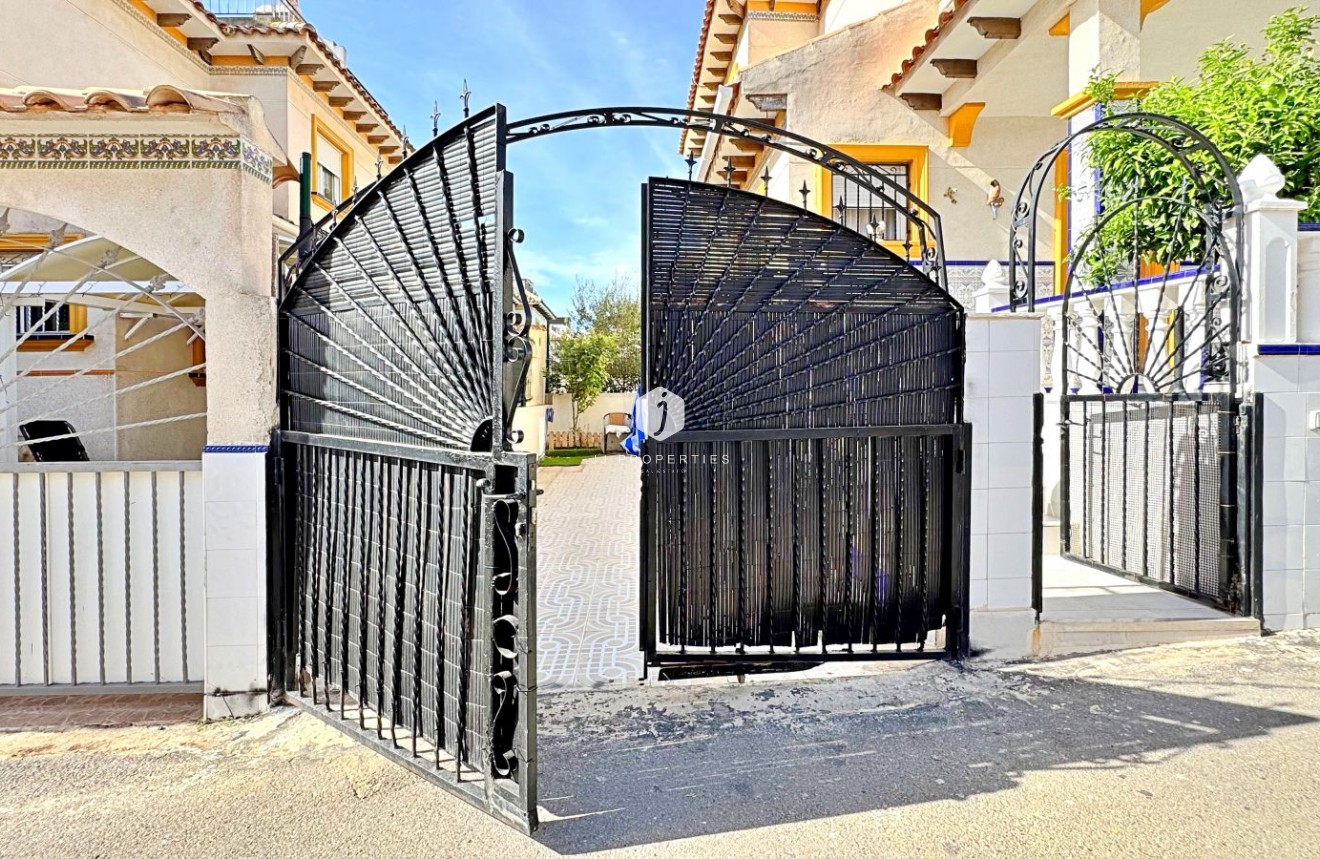 Tweedehands - Chalet -
Orihuela Costa - Costa Blanca