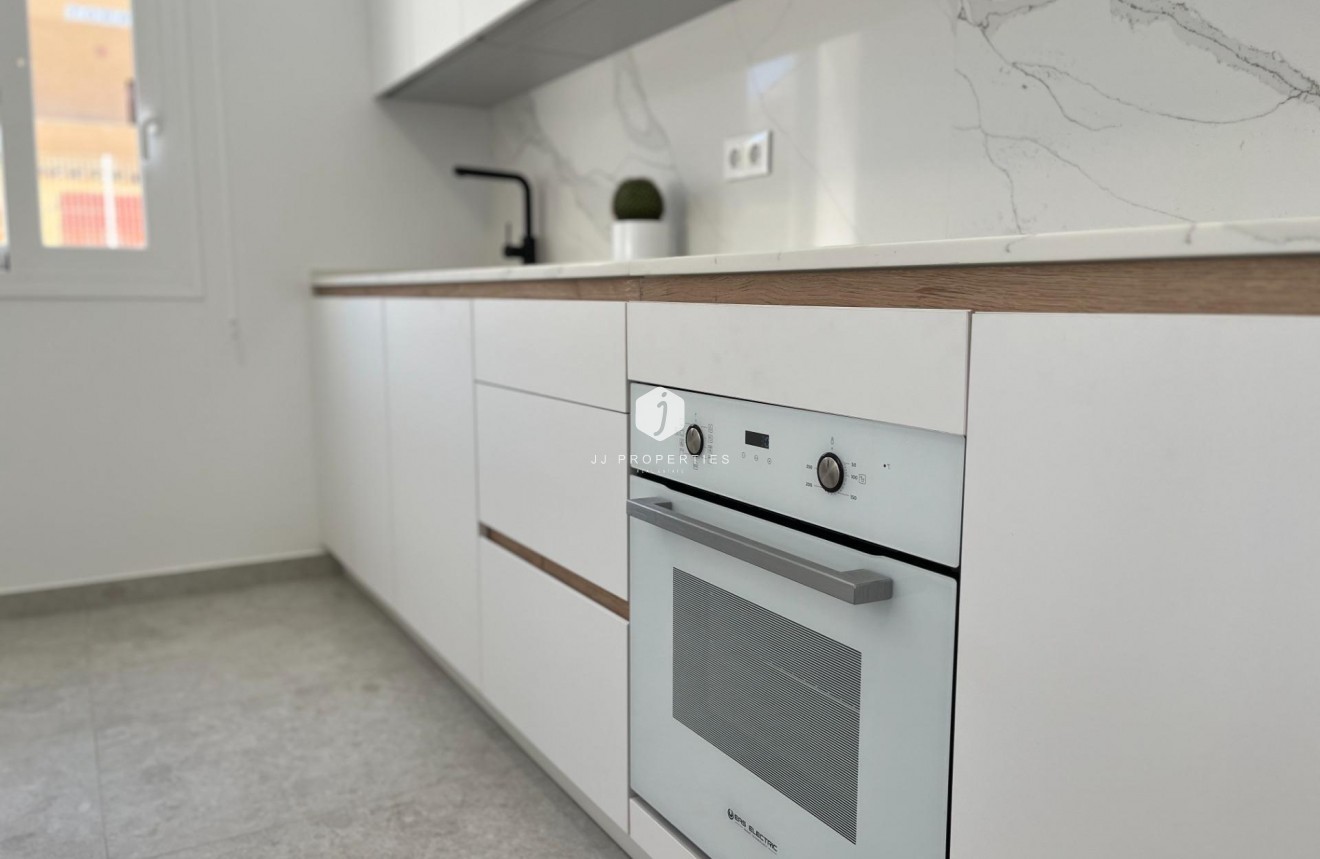 Tweedehands - Appartement / flat -
Torrevieja - aguas nuevas