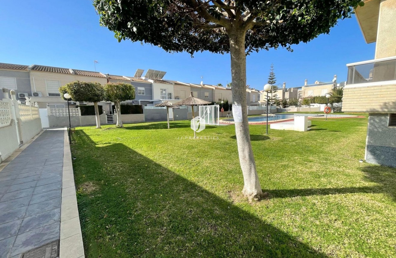 Tweedehands - Appartement / flat -
Torrevieja - aguas nuevas