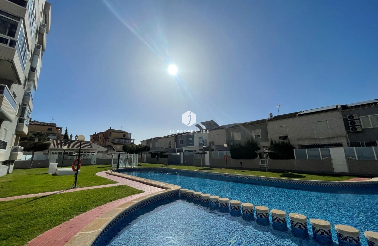 Tweedehands - Appartement / flat -
Torrevieja - aguas nuevas