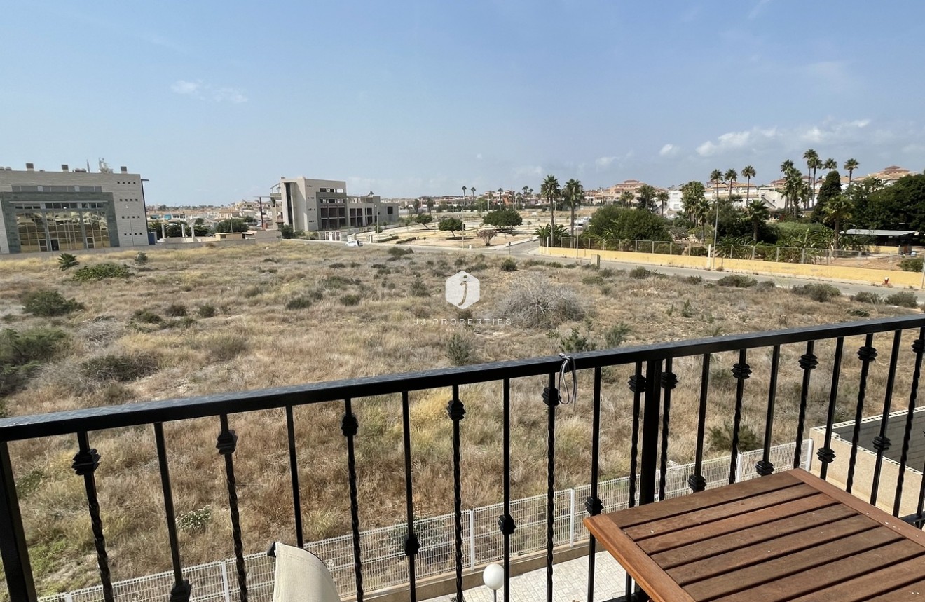 Tweedehands - Penthouse -
Punta Prima - Costa Blanca